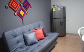 Apto #5 Acogedor con aire en lugar estratégico